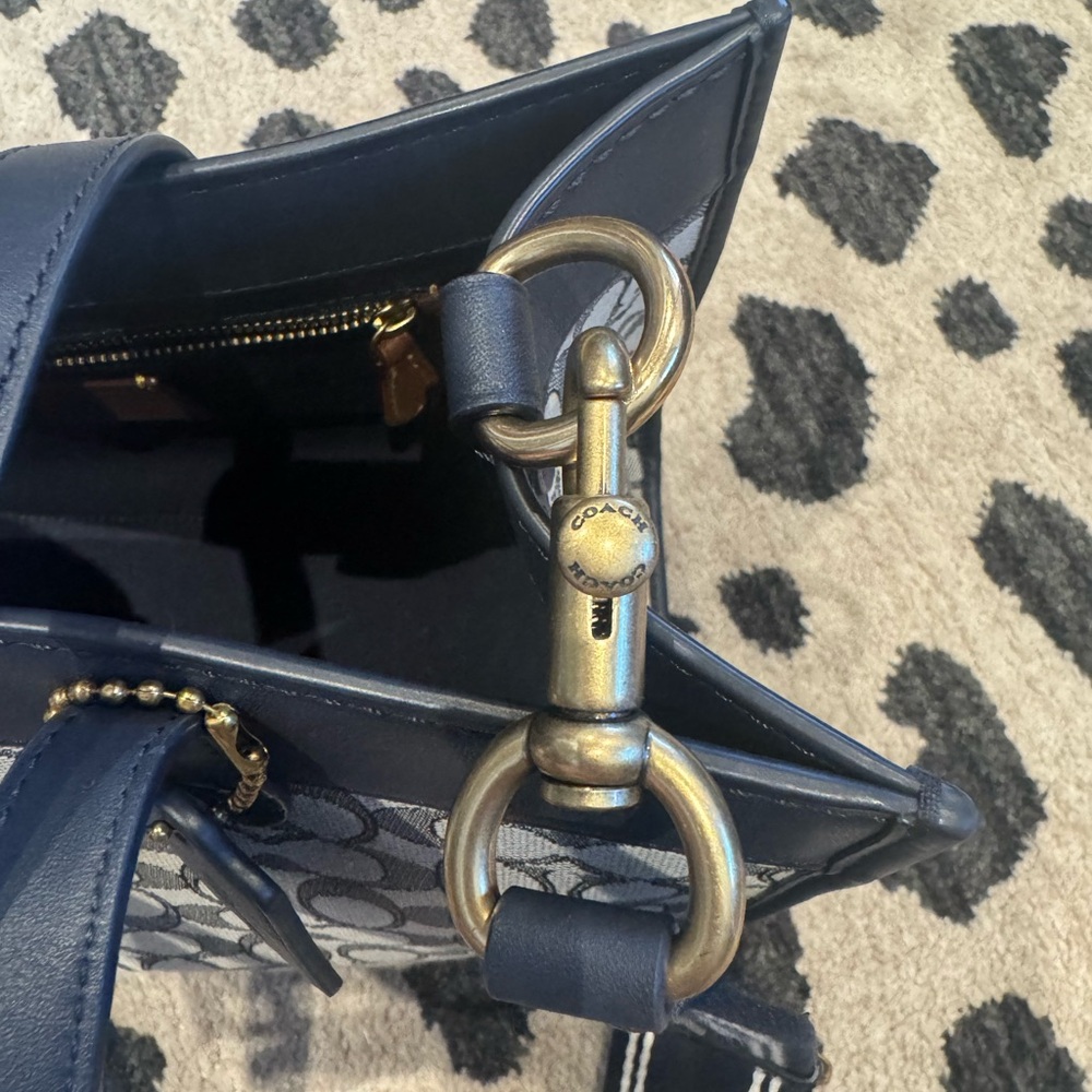 Coach Field Tote 30 - Picture 6 of 11